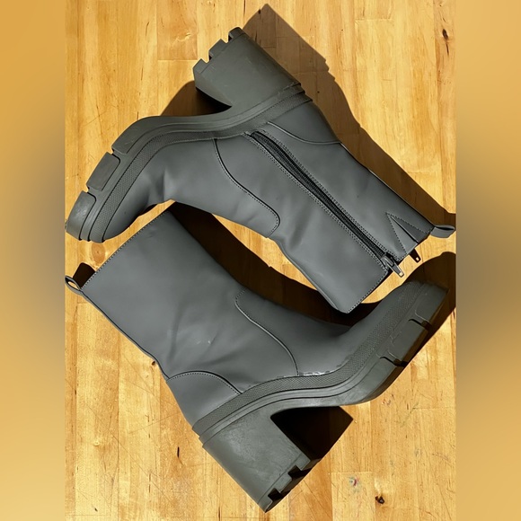 Zara green rubberized boots. Size 39. - Picture 2 of 9